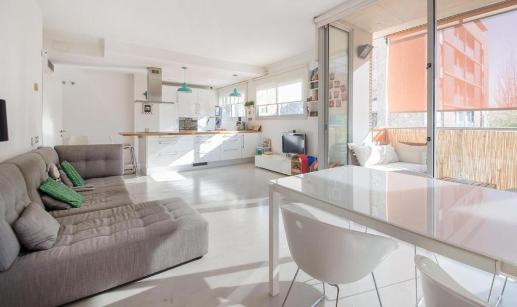 Magnificent Apartment Close To The Beach Sant Adrià de Besòs Kültér fotó